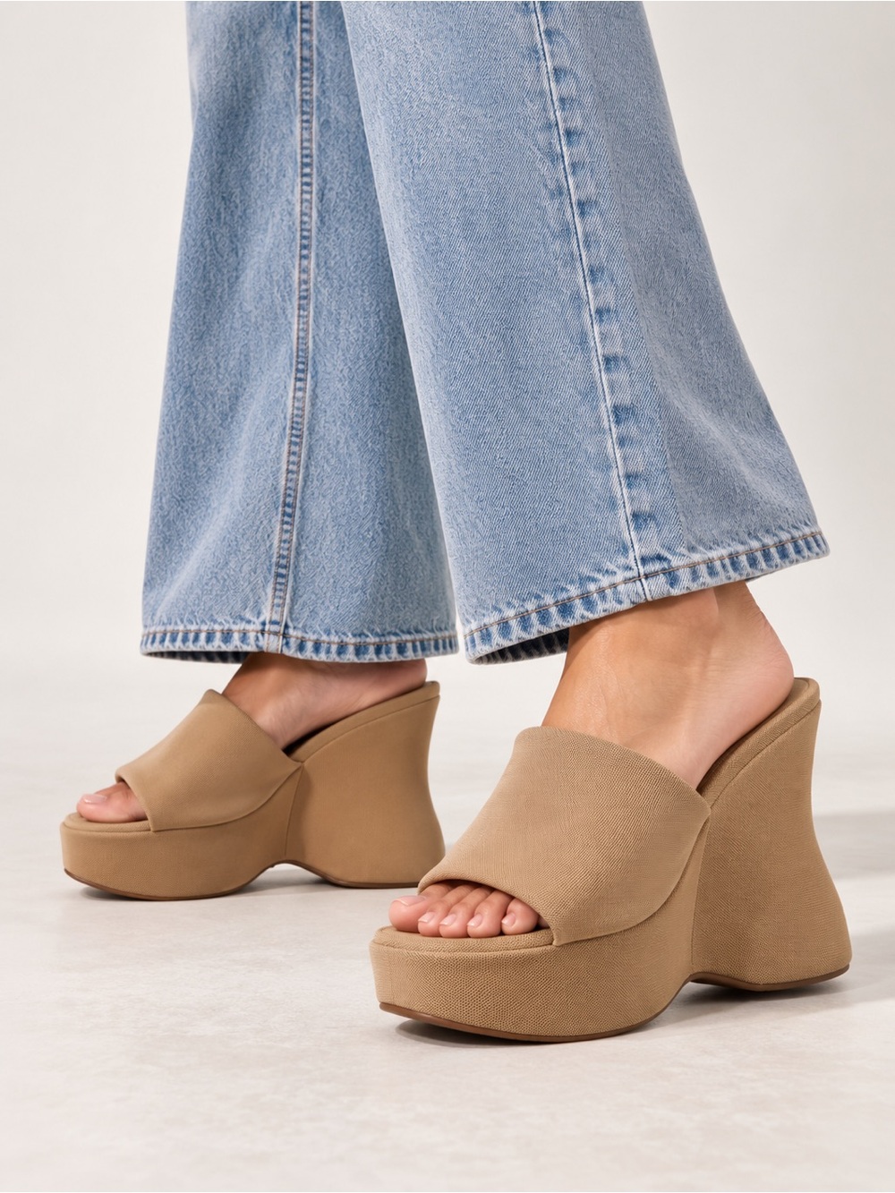 Jeffrey Campbell 6teen-2 Beige Mesh Platform Wedge Sandals – Size 6 – New in Box